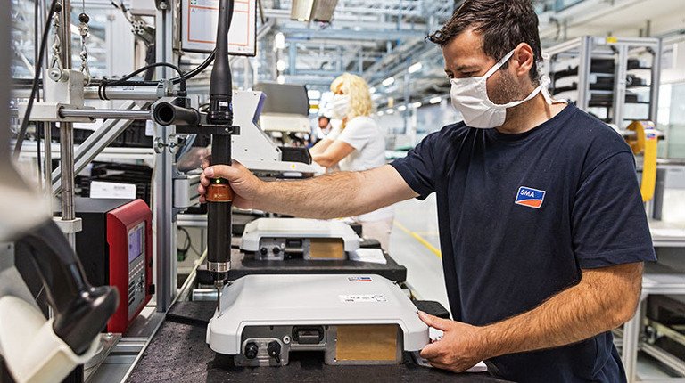 Conduite « zéro émission » : le nouveau SMA EV Charger associe énergie solaire et électromobilité