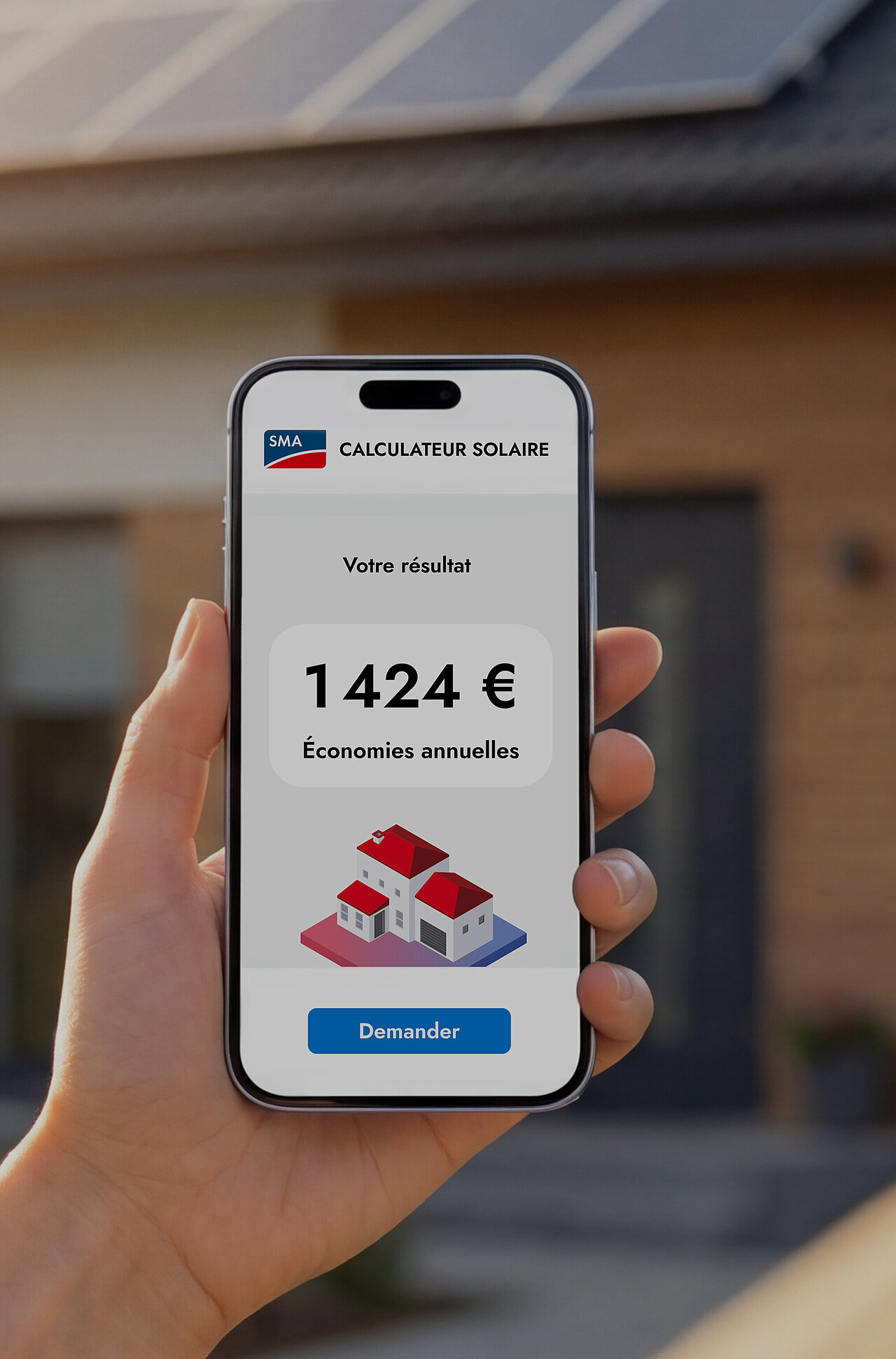 Smartphone affichant les économies d'énergie annuelles estimées d'une installation solaire