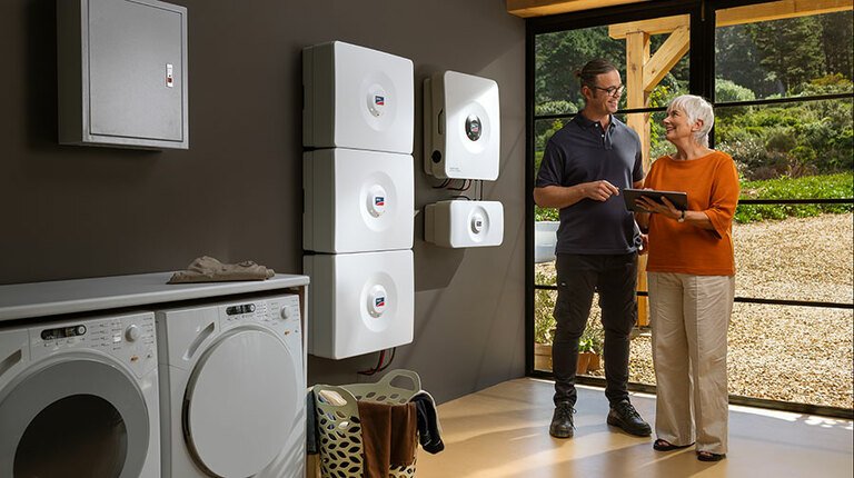 Intersolar 2023 : SMA présente une solution associant de manière flexible l’énergie photovoltaïque à un système de stockage à batterie pour les besoins énergétiques des foyers