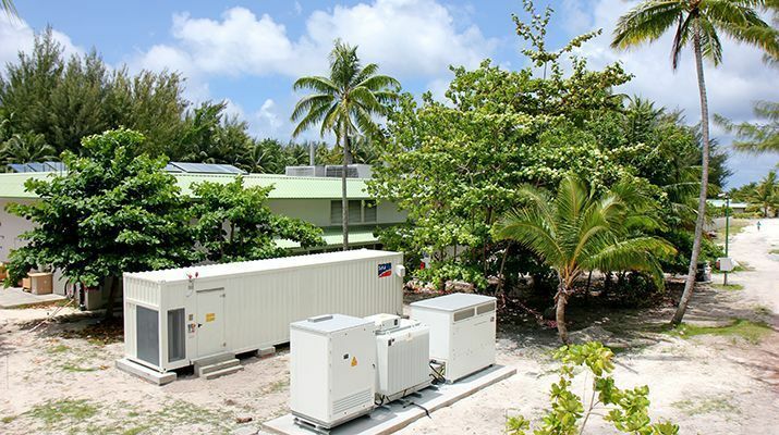 Un lieu de vacances paradisiaque respectueux de l’environnement : une île du Pacifique Sud alimentée en électricité solaire par un système SMA