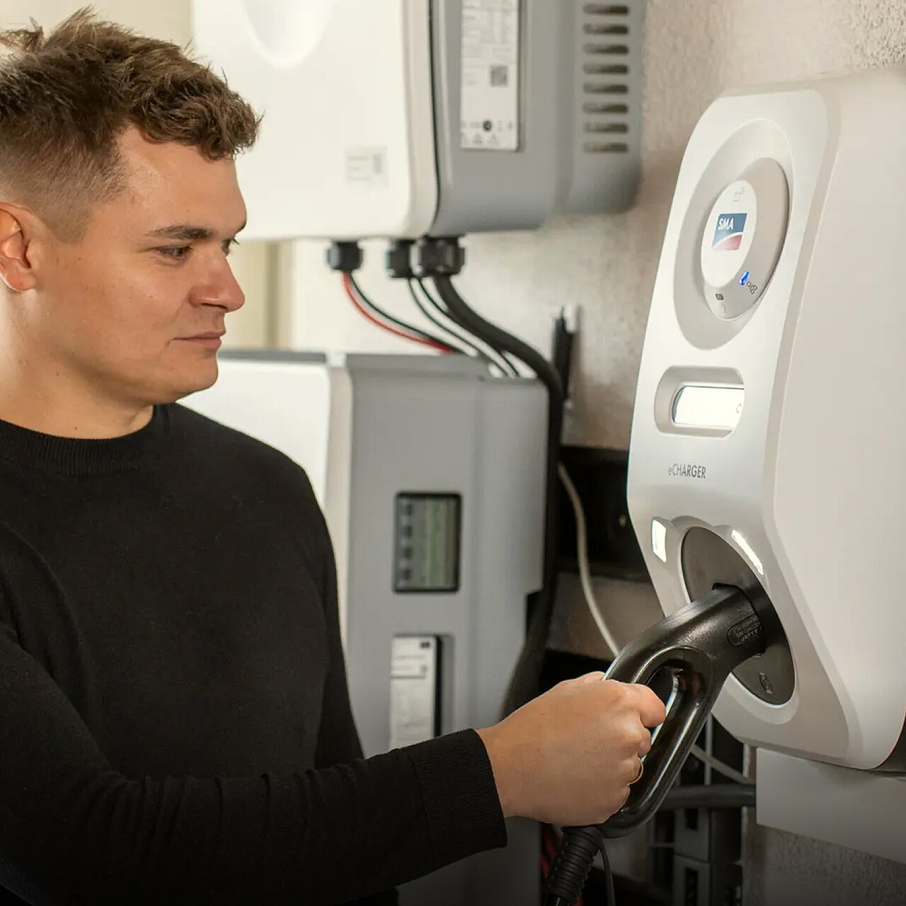 Véhicule électrique rechargé avec de l'énergie solaire grâce à une solution SMA