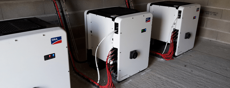 <img class="" src="/fileadmin/content/www.sma-france.com/References/images/AGRIWATT-1170-450.png" data-src="/fileadmin/conteRéférence installation grandes toitures Seine et Marne