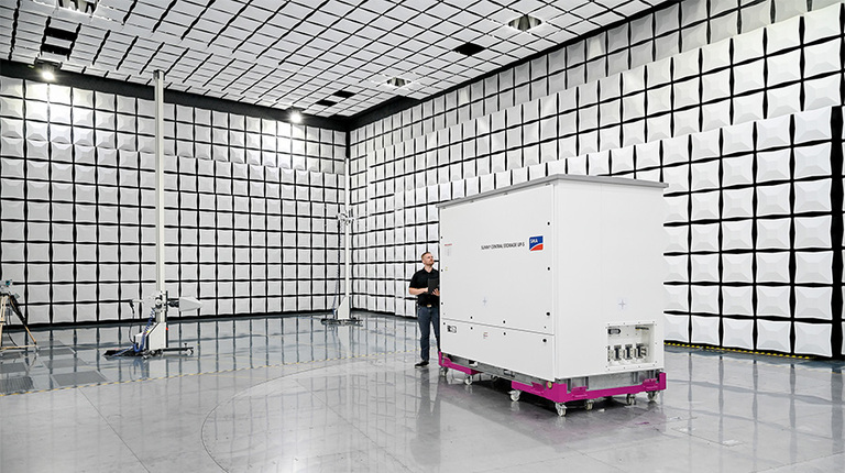 SMA étoffe son offre de solutions de stockage avec le puissant onduleur à batterie Sunny Central Storage UP-S