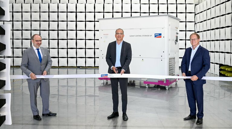 Le ministre de l’économie du Land de Hesse, Tarek Al-Wazir, inaugure le nouveau centre d’essais de SMA