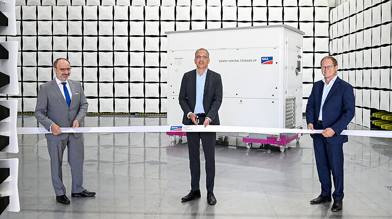 Le ministre de l’économie du Land de Hesse, Tarek Al-Wazir, inaugure le nouveau centre d’essais de SMA