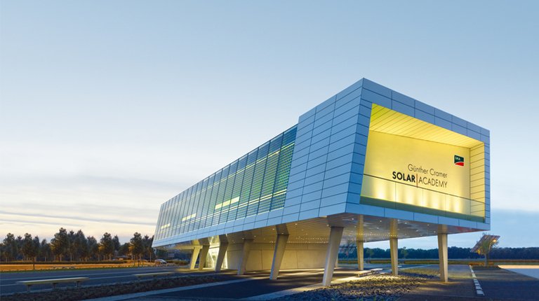 La SMA Solar Academy étend son offre de formation pour les spécialistes du photovoltaïque dans le monde entier